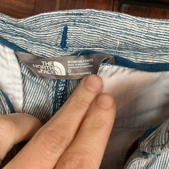 The North Face | Blue White Striped Linen Blend Draw String Cuffed Shorts Sz 0 - Picture 4 of 9